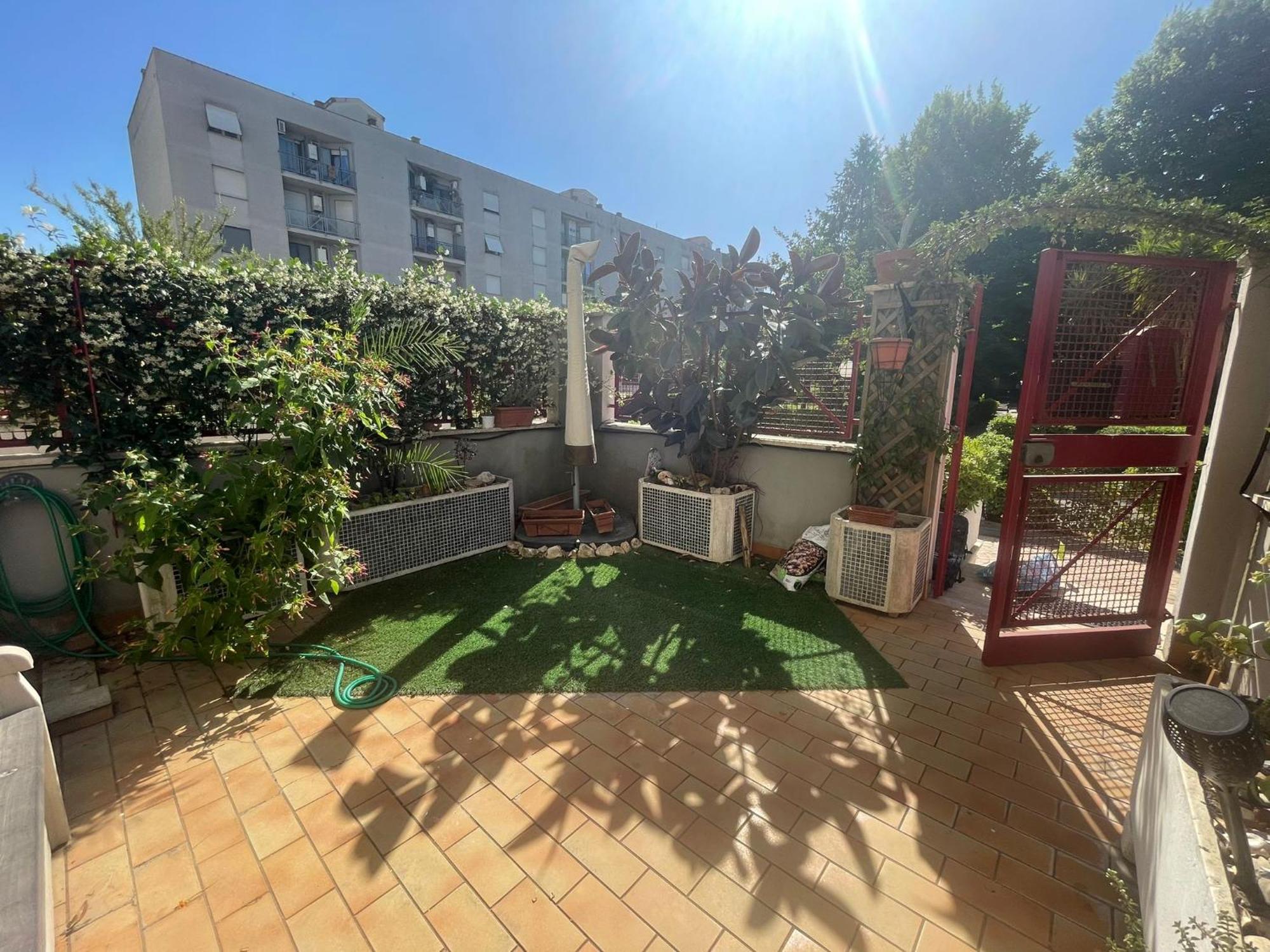 Intero Appartamento Con Giardino E Parcheggio 罗马 外观 照片